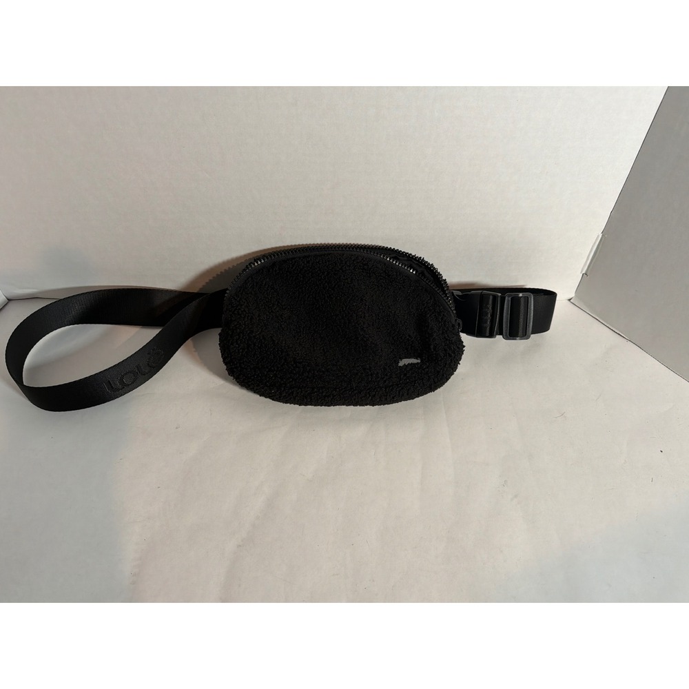 Lole Belt Bag Black Sherpa Fleece Fanny Pack Crossbody Pouch Adjustable Strap